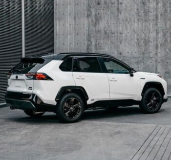 تاكسي بالكويت 24 ساعة توصيل سريع لجميع المناطق اتصل 66621783